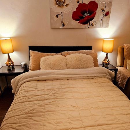 Cuisinease Apartman Ollerton Kültér fotó